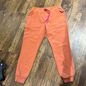 FIGS Zamora jogger. Size LT terracotta